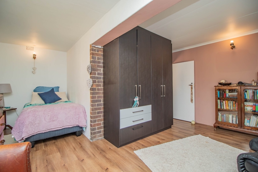 4 Bedroom Property for Sale in Glen Marais Gauteng