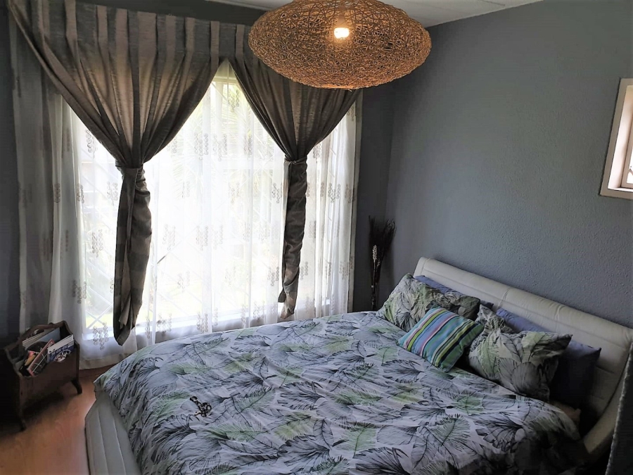 To Let 2 Bedroom Property for Rent in Glenvista Gauteng