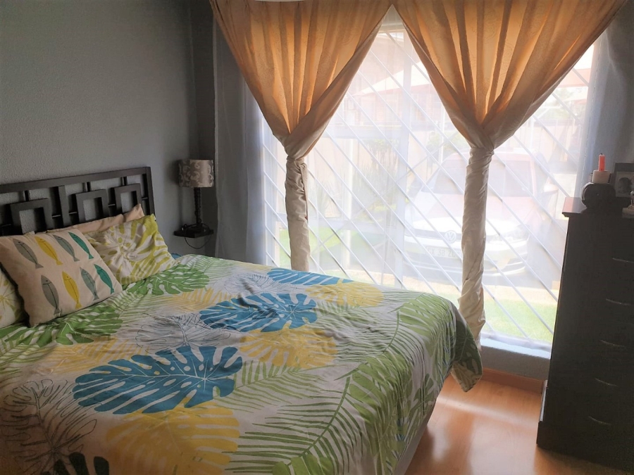 To Let 2 Bedroom Property for Rent in Glenvista Gauteng