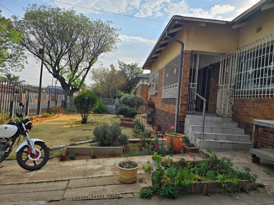 To Let 3 Bedroom Property for Rent in Symhurst Gauteng