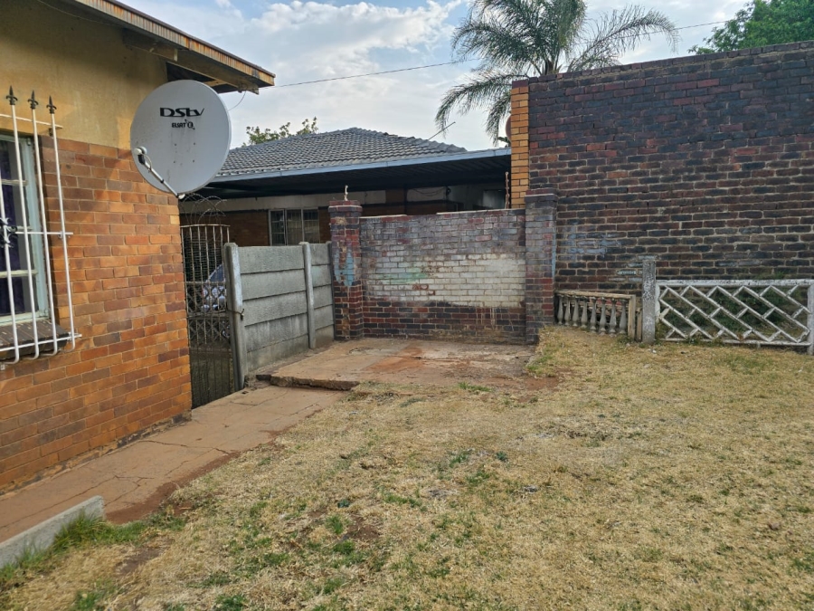 To Let 3 Bedroom Property for Rent in Symhurst Gauteng