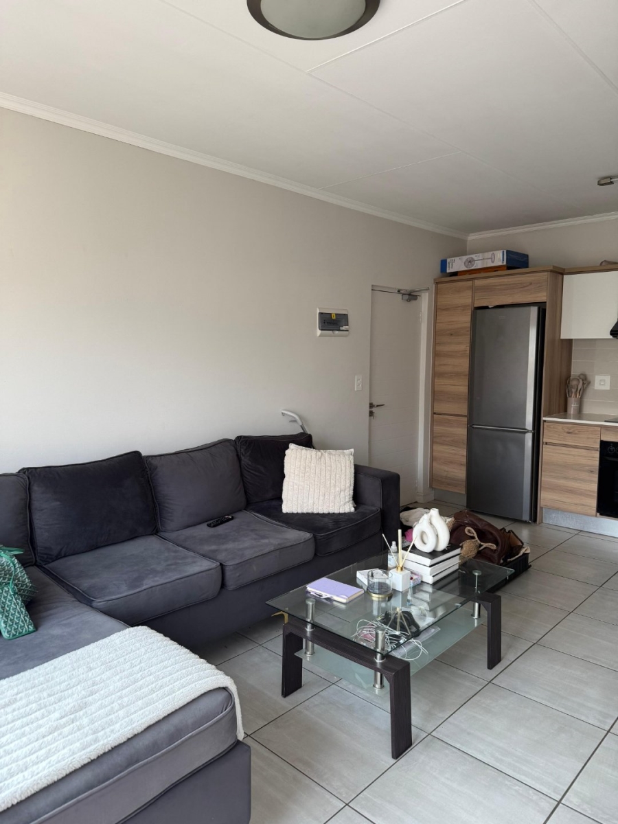 To Let 1 Bedroom Property for Rent in Waterfall View Gauteng