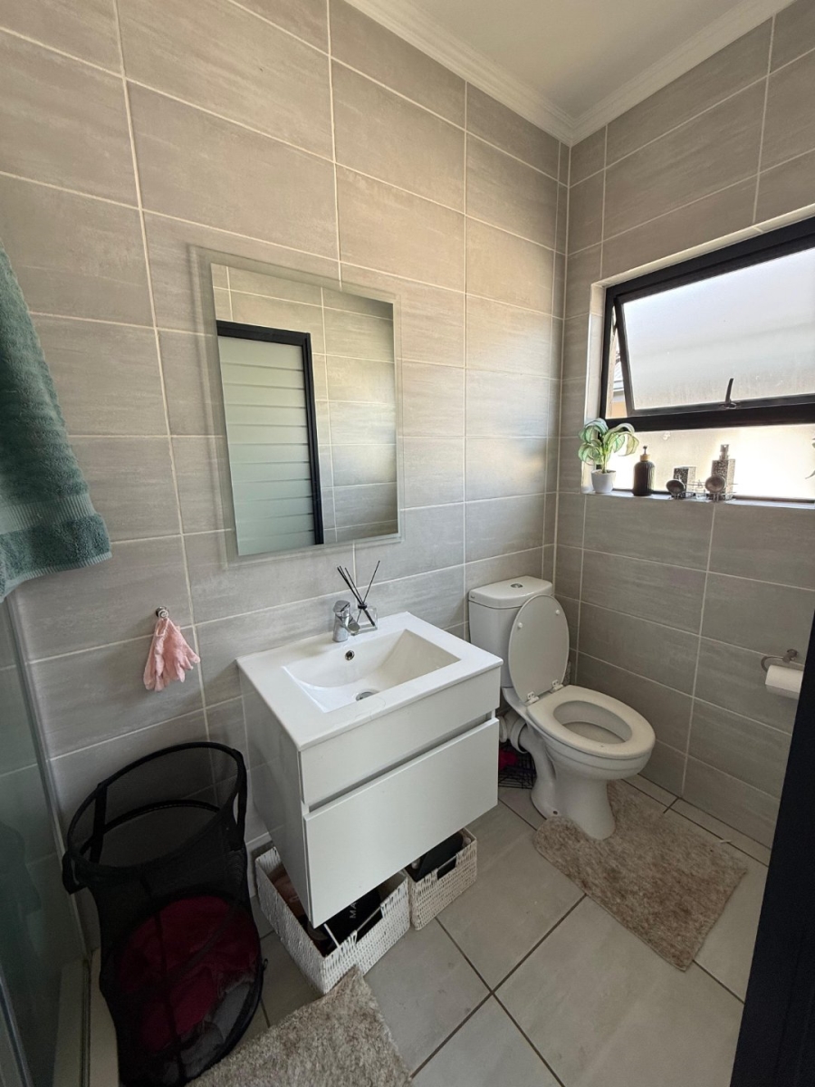 To Let 1 Bedroom Property for Rent in Waterfall View Gauteng