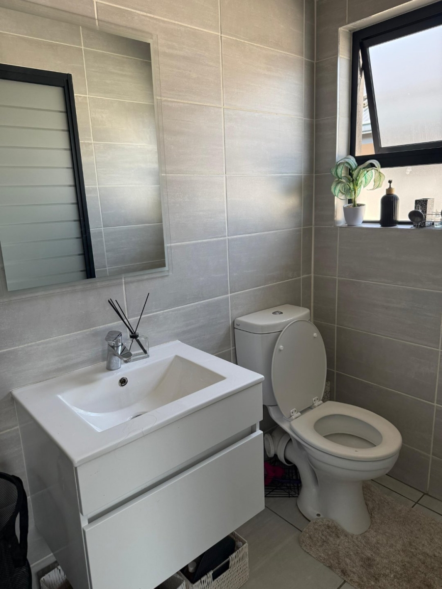 To Let 1 Bedroom Property for Rent in Waterfall View Gauteng