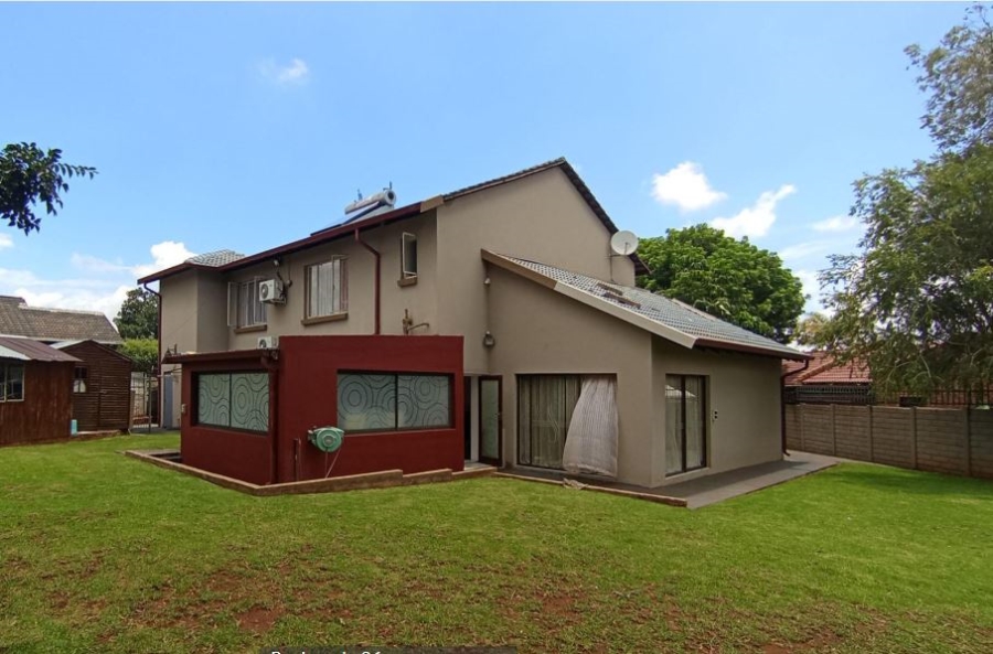 5 Bedroom Property for Sale in Rooihuiskraal Gauteng