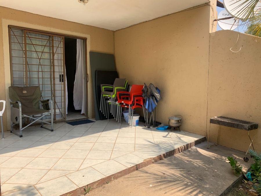 To Let 2 Bedroom Property for Rent in Die Hoewes Gauteng