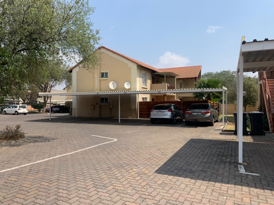 To Let 2 Bedroom Property for Rent in Die Hoewes Gauteng