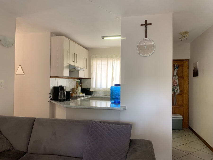 To Let 2 Bedroom Property for Rent in Die Hoewes Gauteng