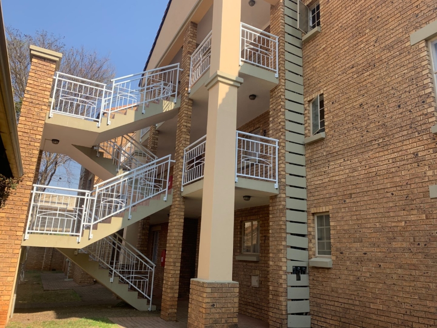 To Let 2 Bedroom Property for Rent in Die Hoewes Gauteng