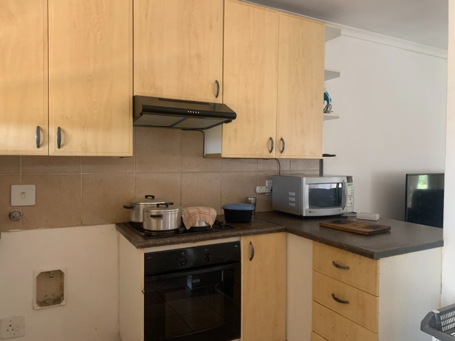 To Let 2 Bedroom Property for Rent in Die Hoewes Gauteng