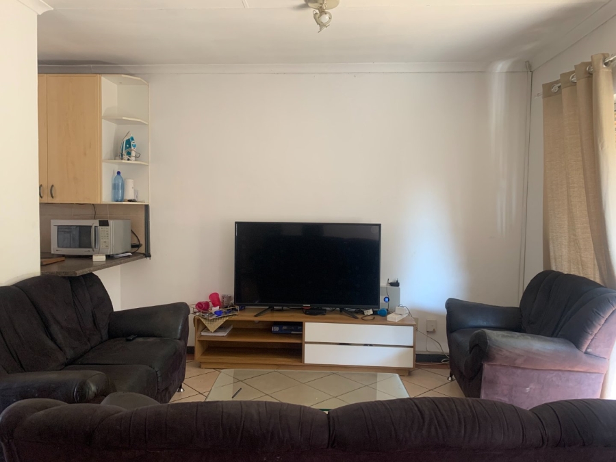To Let 2 Bedroom Property for Rent in Die Hoewes Gauteng