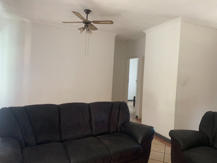 To Let 2 Bedroom Property for Rent in Die Hoewes Gauteng