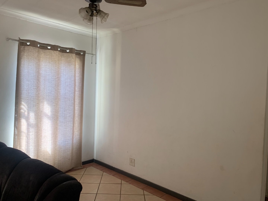 To Let 2 Bedroom Property for Rent in Die Hoewes Gauteng