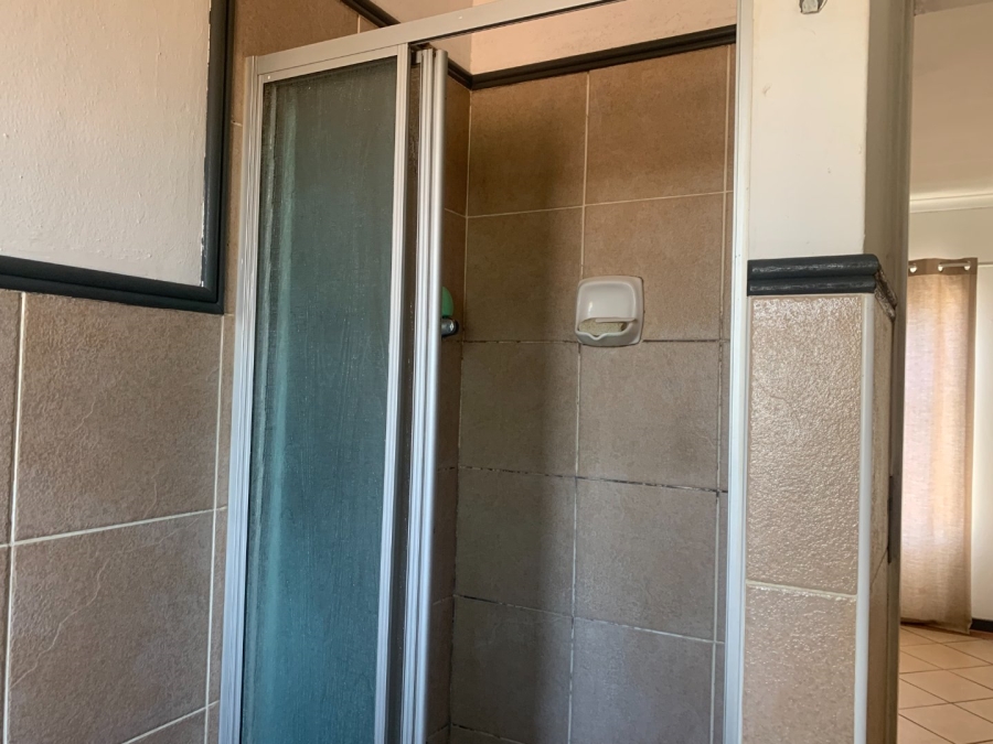 To Let 2 Bedroom Property for Rent in Die Hoewes Gauteng