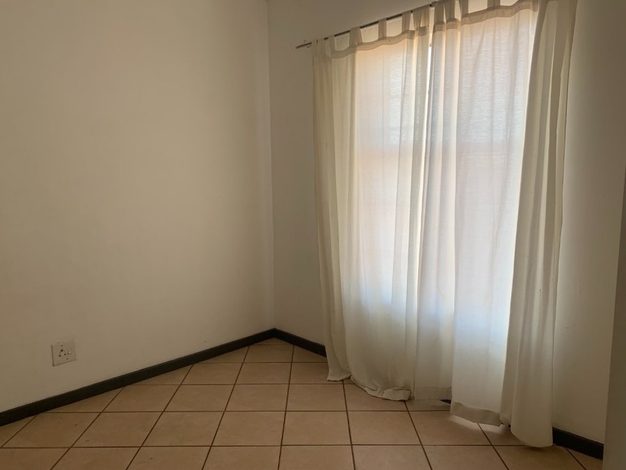 To Let 2 Bedroom Property for Rent in Die Hoewes Gauteng