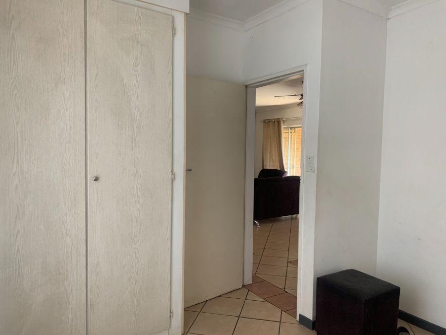 To Let 2 Bedroom Property for Rent in Die Hoewes Gauteng