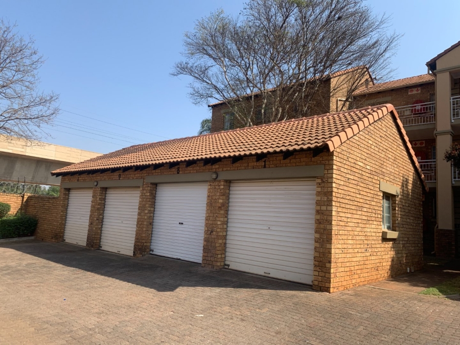 To Let 2 Bedroom Property for Rent in Die Hoewes Gauteng