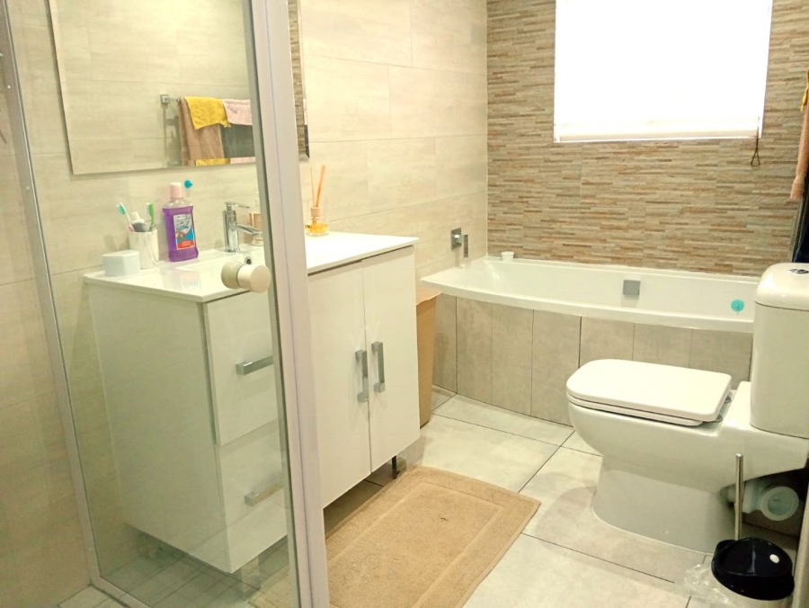 To Let 2 Bedroom Property for Rent in Oakdene Gauteng
