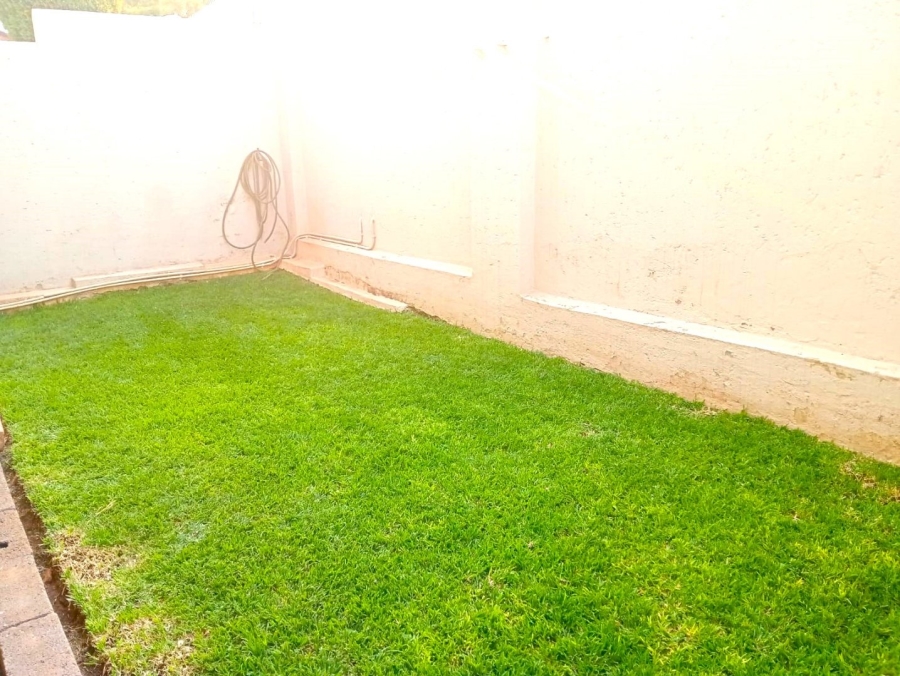 To Let 2 Bedroom Property for Rent in Oakdene Gauteng