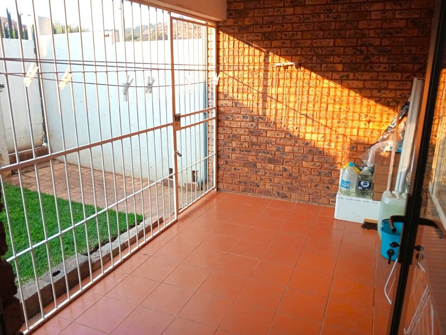 To Let 2 Bedroom Property for Rent in Oakdene Gauteng
