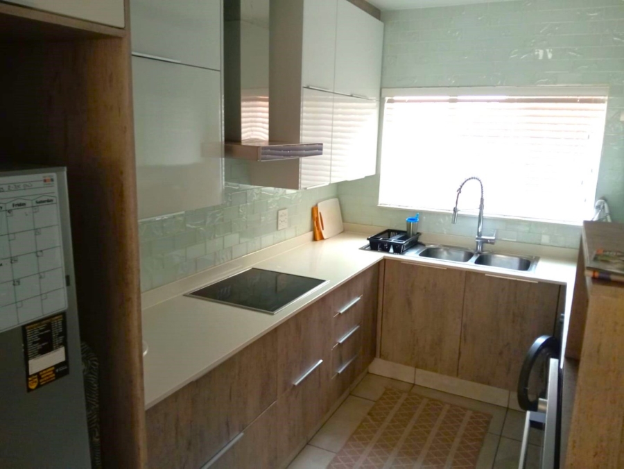To Let 2 Bedroom Property for Rent in Oakdene Gauteng