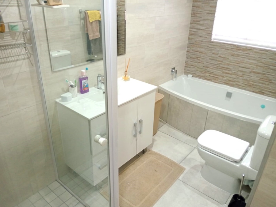 To Let 2 Bedroom Property for Rent in Oakdene Gauteng
