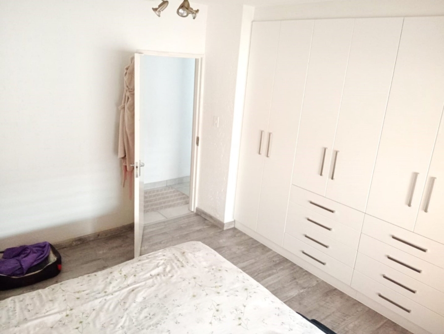 To Let 2 Bedroom Property for Rent in Oakdene Gauteng