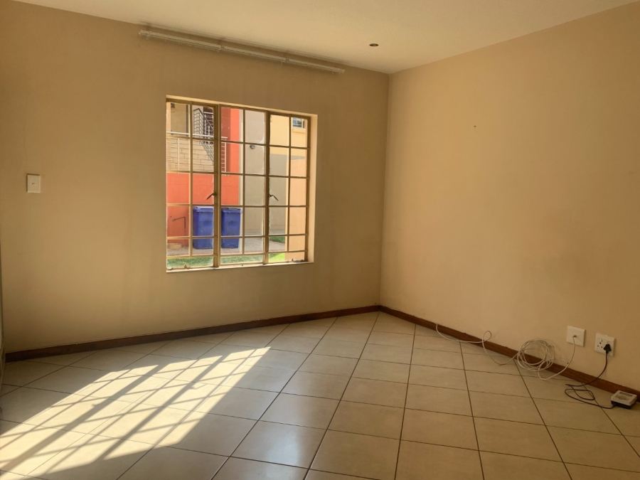 To Let 2 Bedroom Property for Rent in Monavoni Gauteng