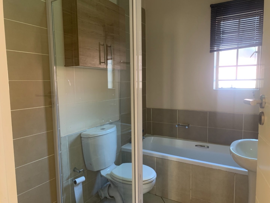 To Let 2 Bedroom Property for Rent in Monavoni Gauteng