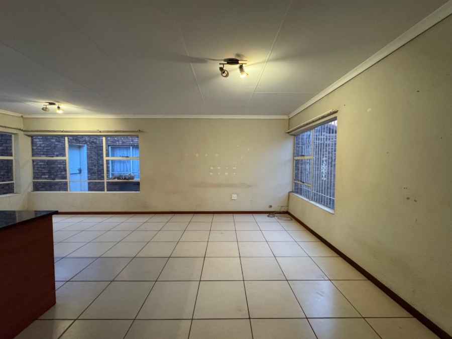 To Let 2 Bedroom Property for Rent in Glen Marais Gauteng