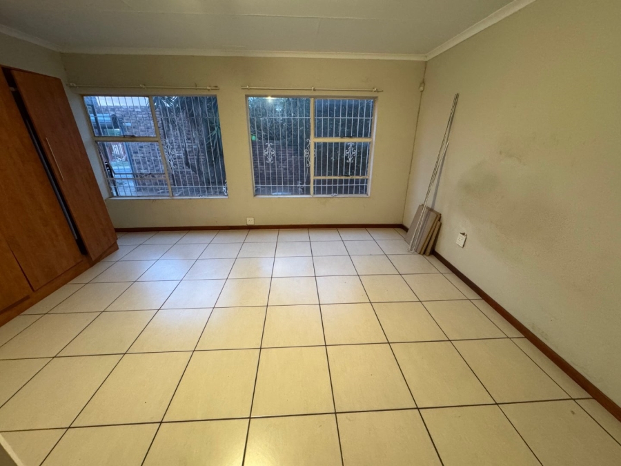 To Let 2 Bedroom Property for Rent in Glen Marais Gauteng