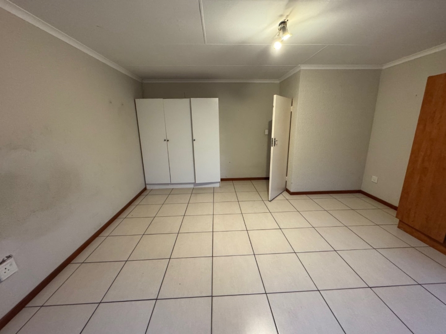To Let 2 Bedroom Property for Rent in Glen Marais Gauteng