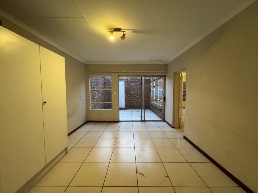 To Let 2 Bedroom Property for Rent in Glen Marais Gauteng