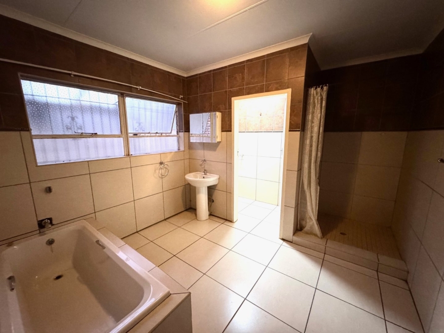 To Let 2 Bedroom Property for Rent in Glen Marais Gauteng