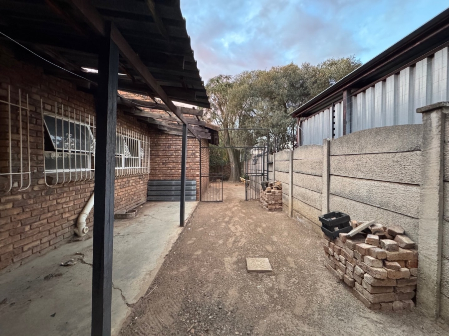To Let 2 Bedroom Property for Rent in Glen Marais Gauteng