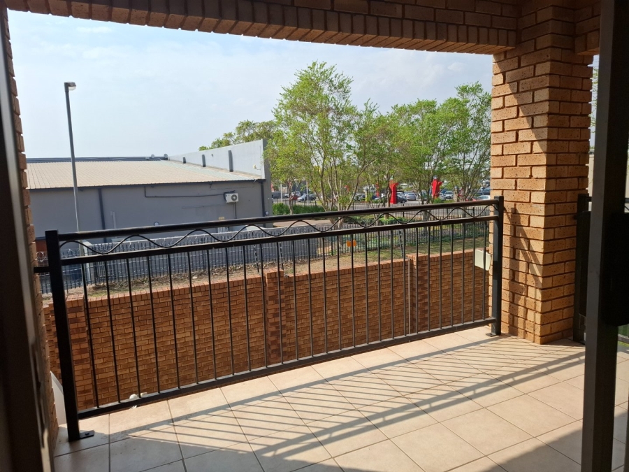 To Let 2 Bedroom Property for Rent in Karenpark Gauteng