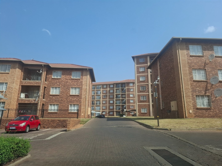 To Let 2 Bedroom Property for Rent in Karenpark Gauteng