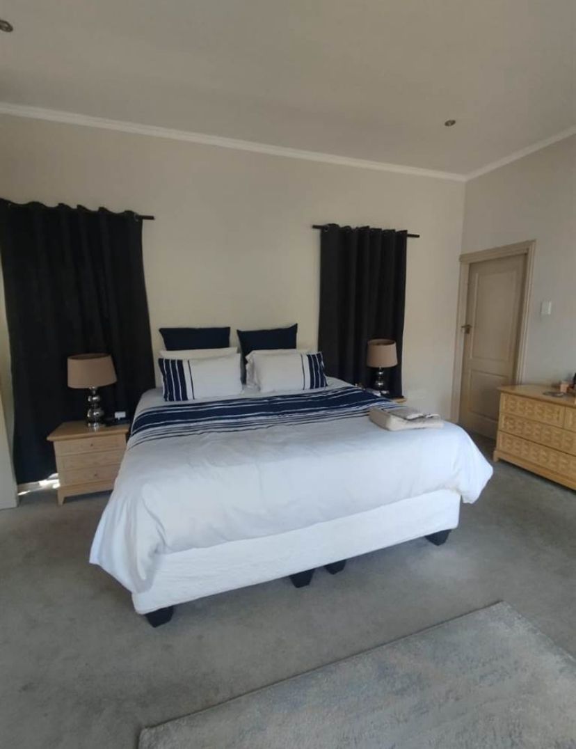 To Let 4 Bedroom Property for Rent in Sandown Gauteng