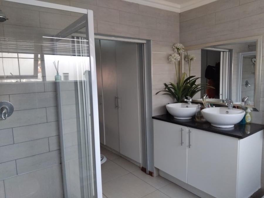 3 Bedroom Property for Sale in Equestria Gauteng