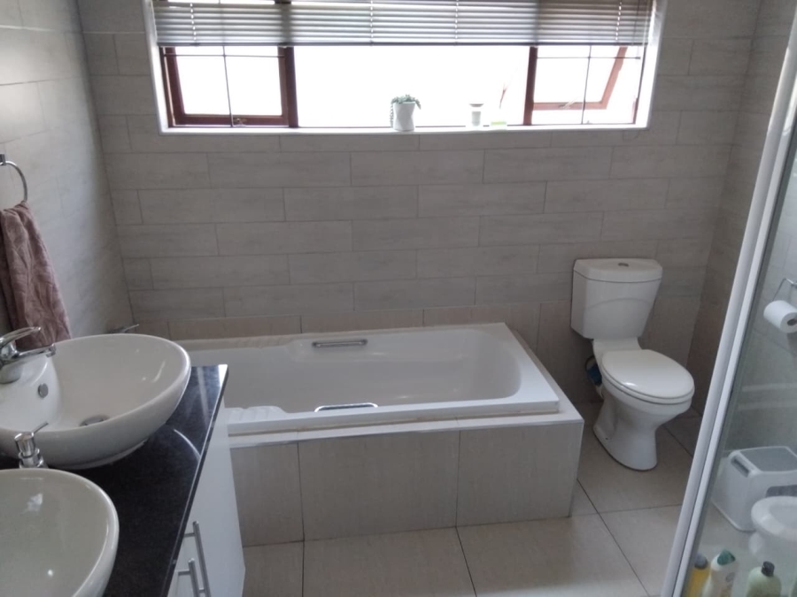 3 Bedroom Property for Sale in Equestria Gauteng