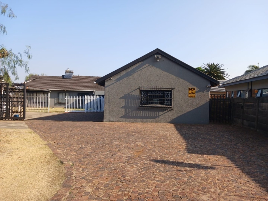 To Let 1 Bedroom Property for Rent in Brackenhurst Gauteng