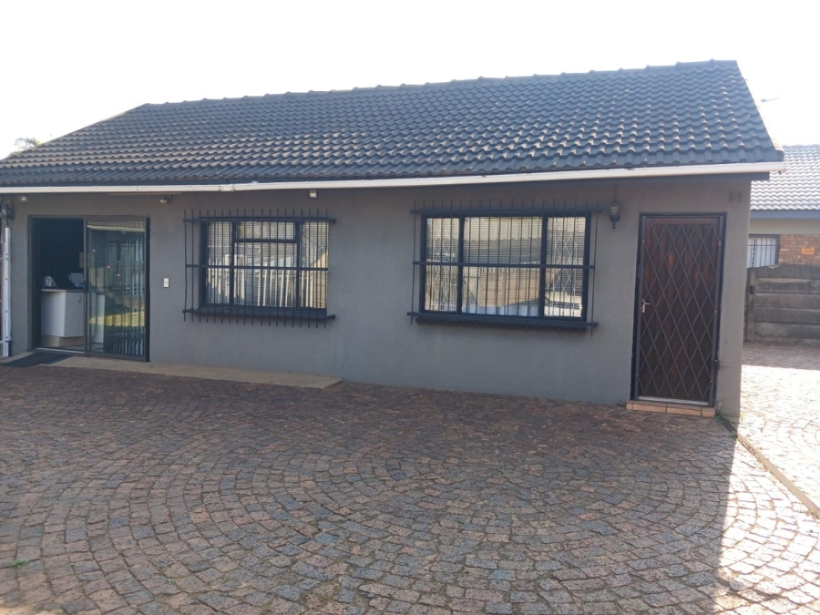 To Let 1 Bedroom Property for Rent in Brackenhurst Gauteng