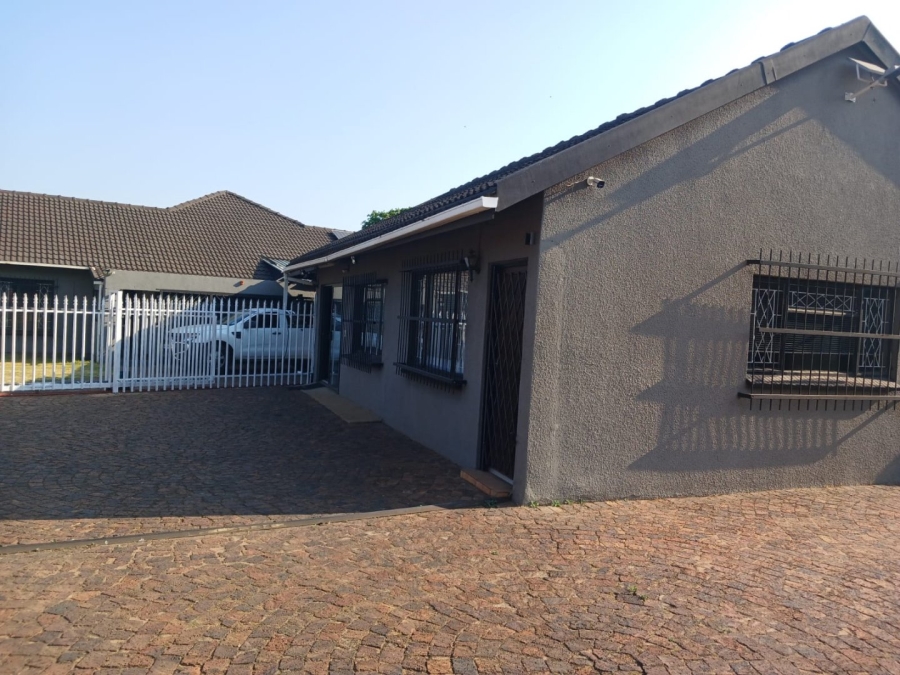 To Let 1 Bedroom Property for Rent in Brackenhurst Gauteng
