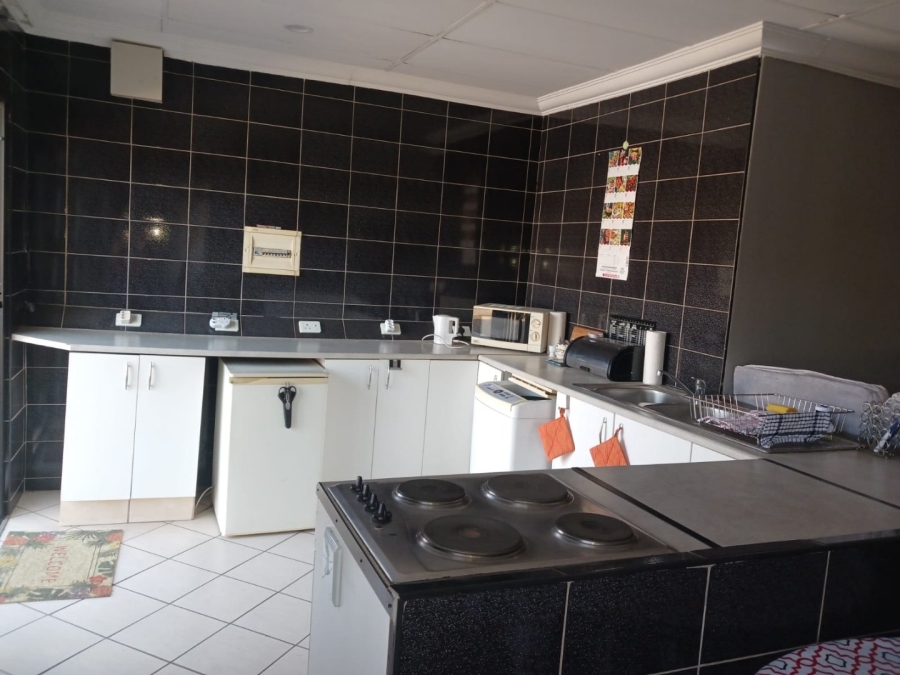 To Let 1 Bedroom Property for Rent in Brackenhurst Gauteng