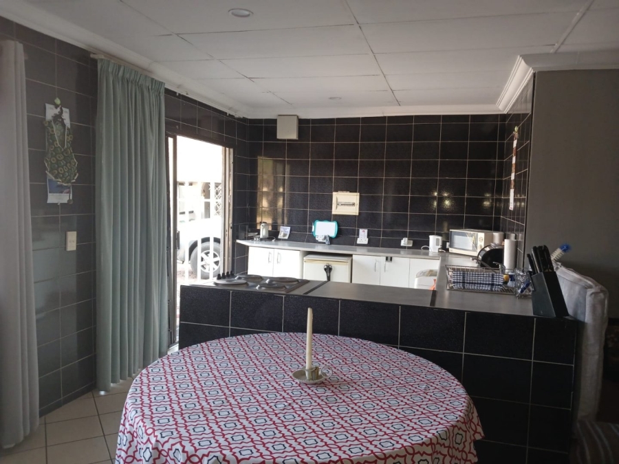 To Let 1 Bedroom Property for Rent in Brackenhurst Gauteng