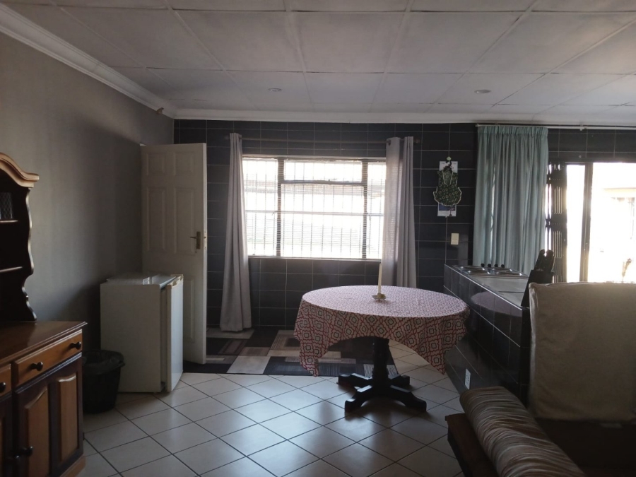 To Let 1 Bedroom Property for Rent in Brackenhurst Gauteng