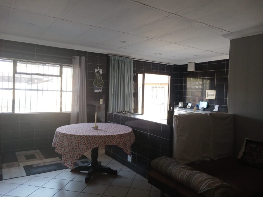 To Let 1 Bedroom Property for Rent in Brackenhurst Gauteng