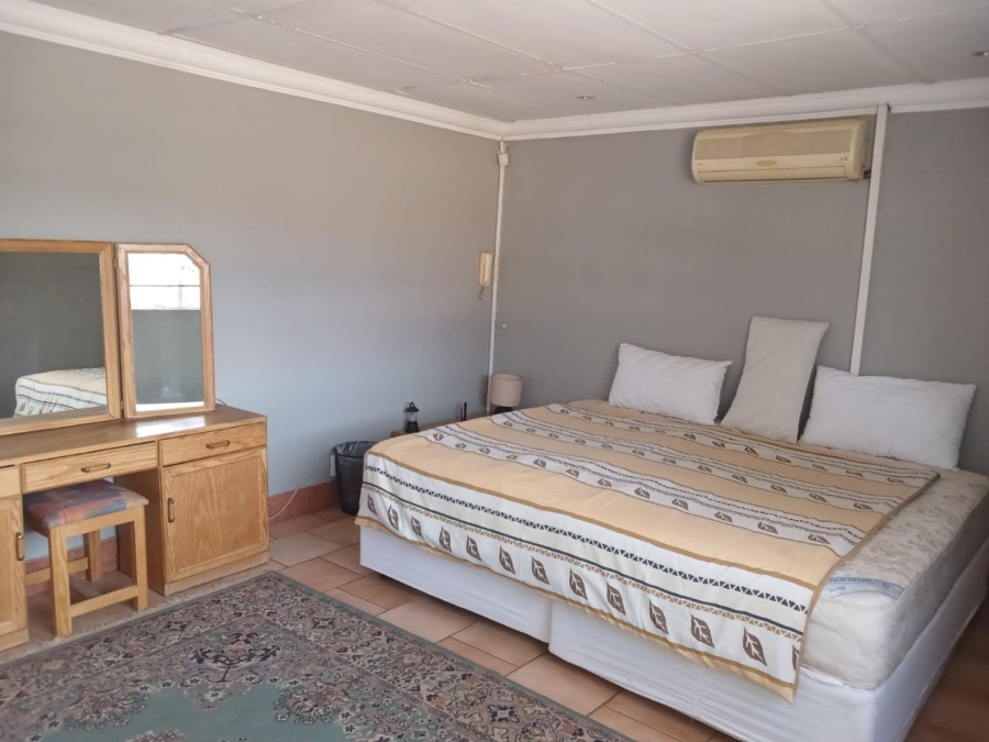 To Let 1 Bedroom Property for Rent in Brackenhurst Gauteng
