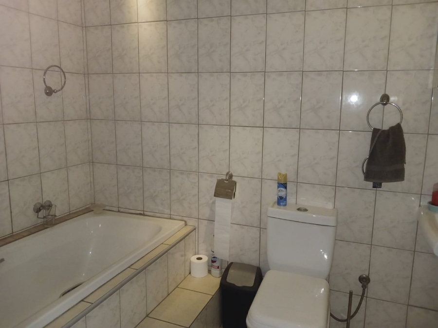 To Let 1 Bedroom Property for Rent in Brackenhurst Gauteng