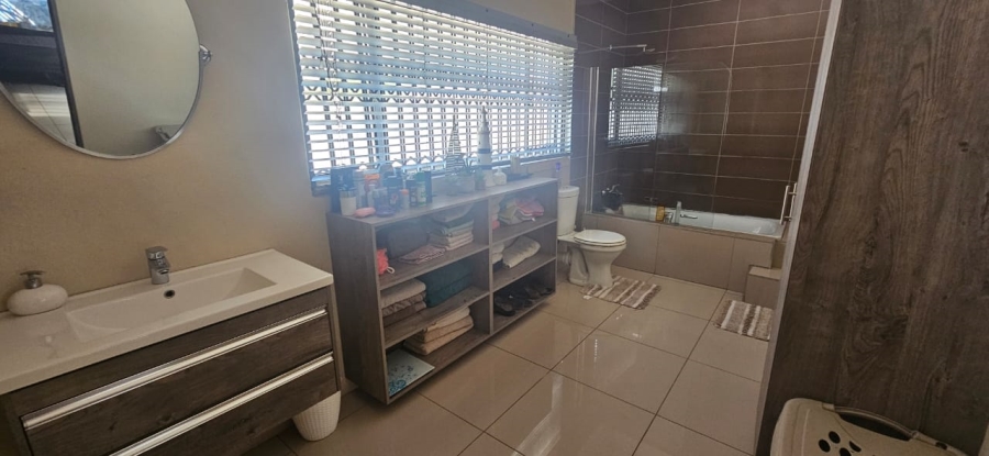 To Let 3 Bedroom Property for Rent in Eldoraigne Gauteng